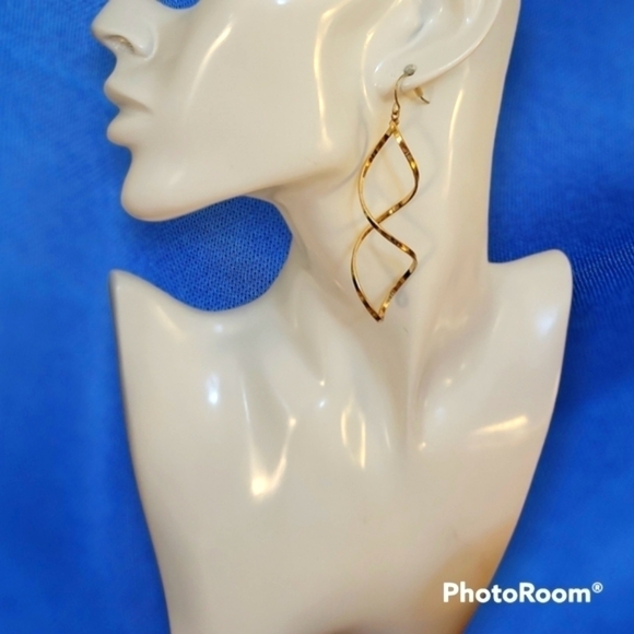 3/$30 Jumbo Twisted Metal Dangle Hook Orbit Earrings - Picture 1 of 6